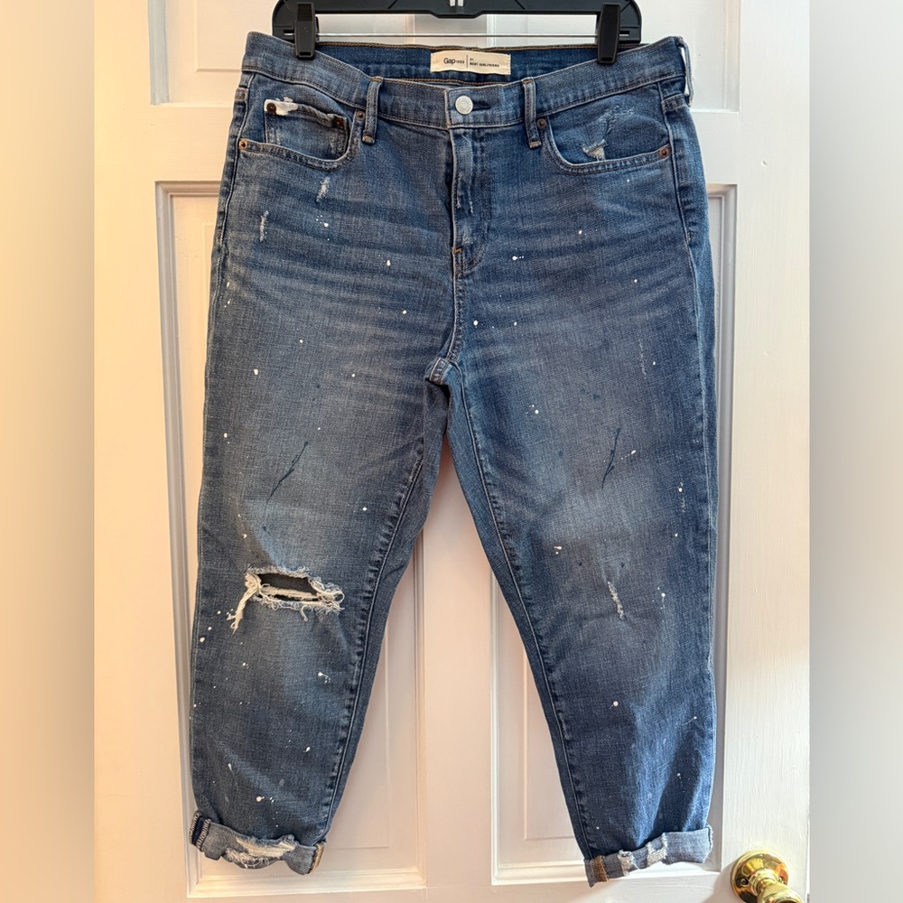 Women's Gap Best Girlfriend Distressed Blue Jeans w/Paint Splatter. Size 31.